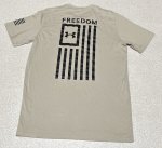 画像1: 米軍放出品　アンダーアーマー FREEDOM　 Tシャツ　MEDIUM (1)