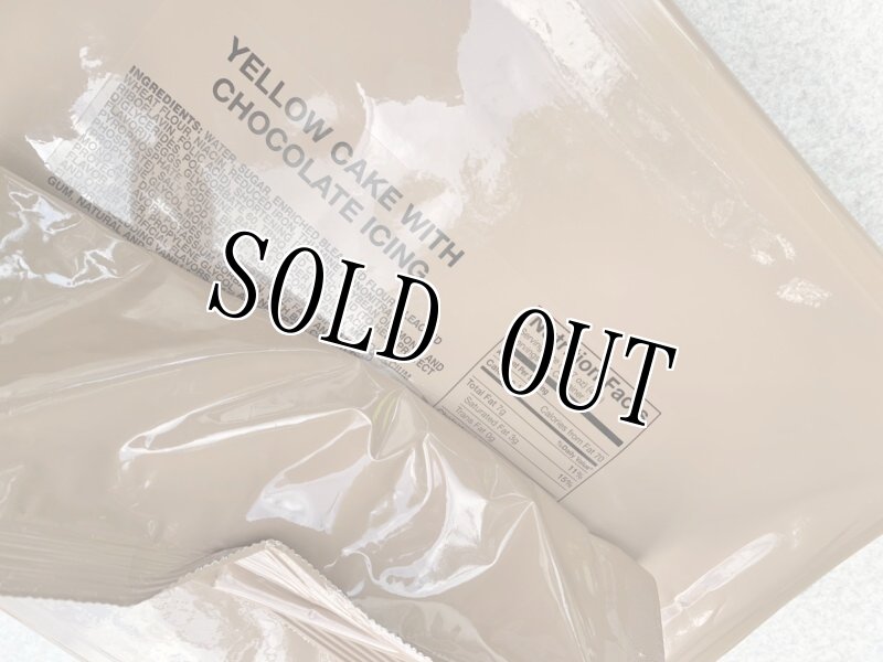 画像8: 米軍実物 2021年12月検 Yellow Cake  Chocolate Icing   グループ レーション (8)