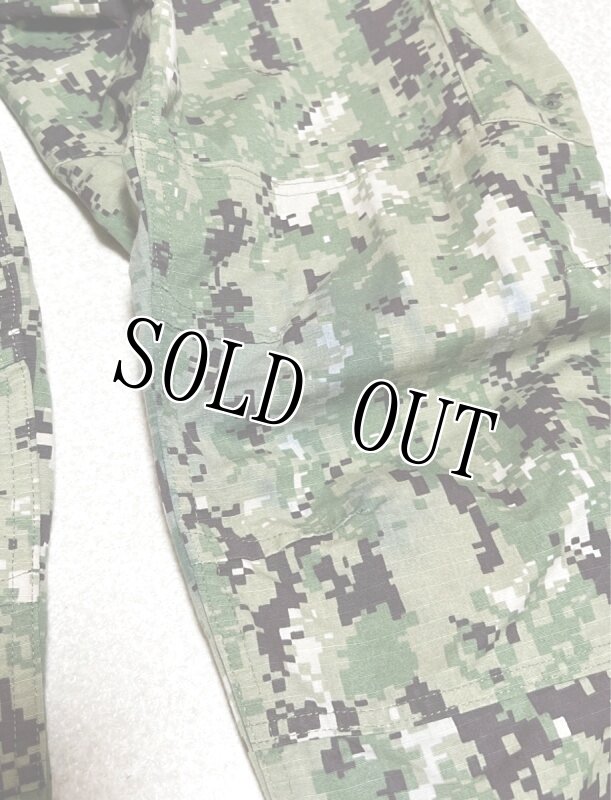 画像2: 米軍実物,US NAVY, AOR2 NUW 迷彩パンツ TYPEIII 33-SHORT  (2)
