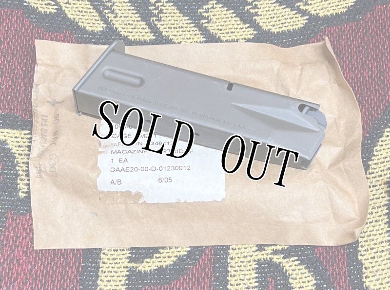 画像2: 米軍実物 9mm ベレッタ  マガジン (2)