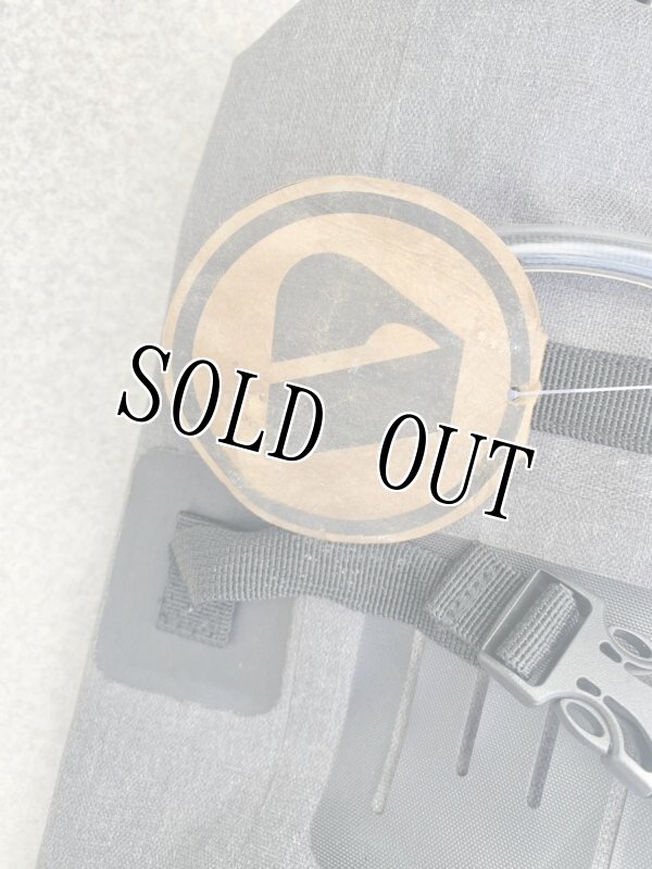 画像5: 米軍放出品　apeks スモールドライバッグ   防水ダッフルバッグ  (5)