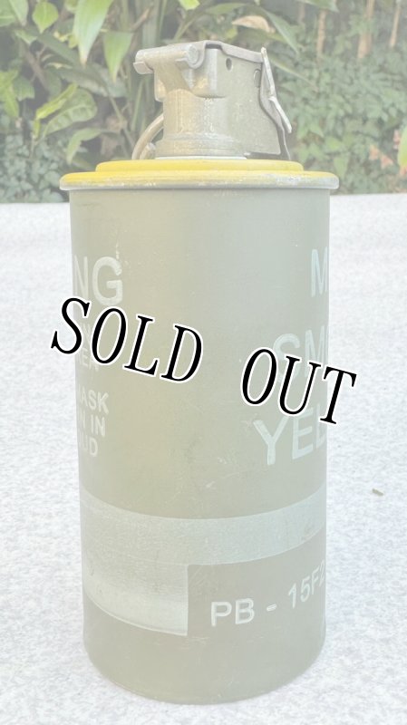 画像7: 米軍実物 M18 イエロー シグナル スモーク ハンド グレネード (7)