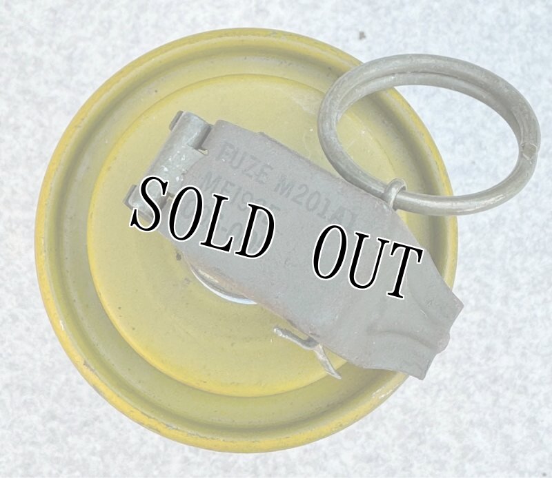 画像12: 米軍実物 M18 イエロー シグナル スモーク ハンド グレネード (12)