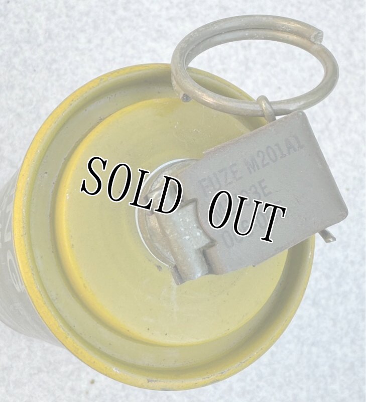 画像8: 米軍実物 M18 イエロー シグナル スモーク ハンド グレネード (8)