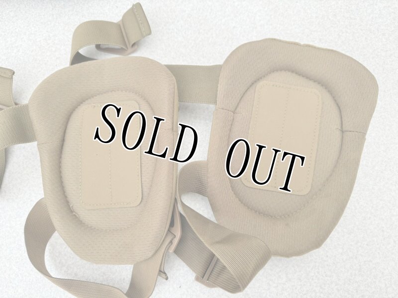 画像2: 米軍放出品 タクティカル ニーパッド コヨーテ (2)