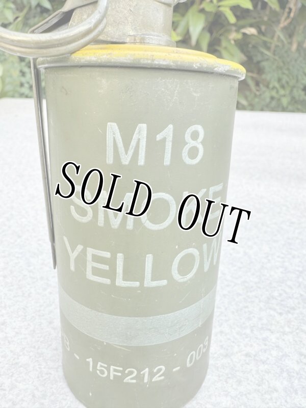 画像5: 米軍実物 M18 イエロー シグナル スモーク ハンド グレネード (5)