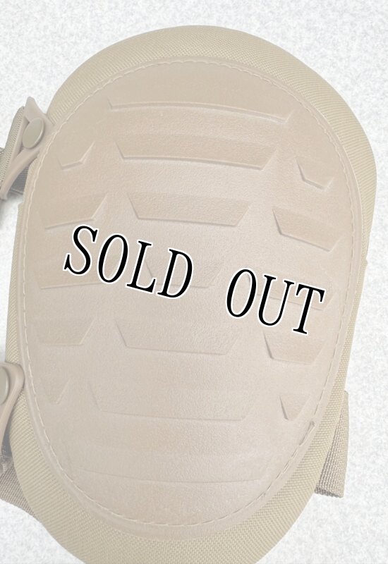 画像5: 米軍放出品 タクティカル ニーパッド コヨーテ (5)