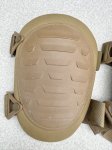 画像4: 米軍放出品 タクティカル ニーパッド コヨーテ (4)