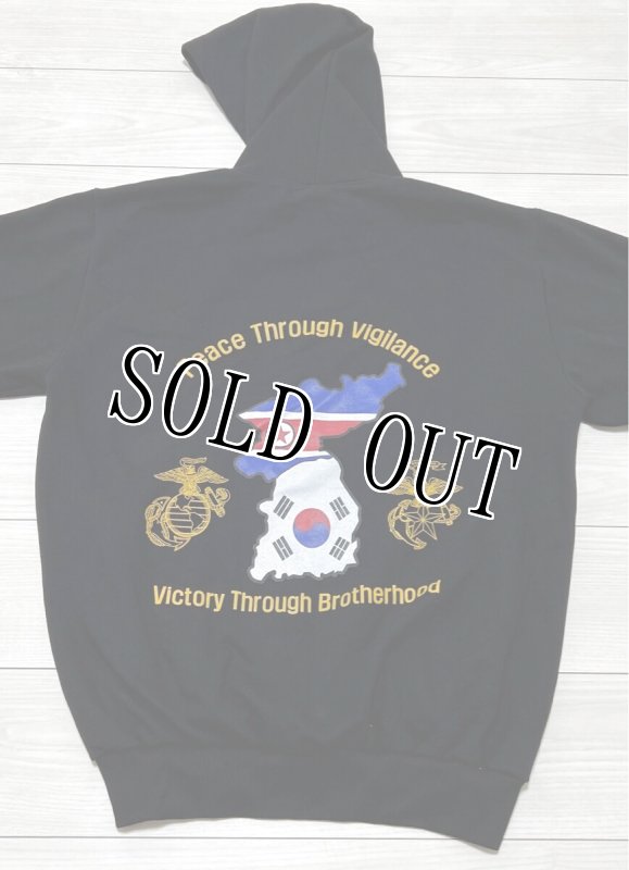 画像3: 米軍放出品　INVINCIBLE MARINE CAMP MUJUK　スウェットパーカー　X LARGE (3)