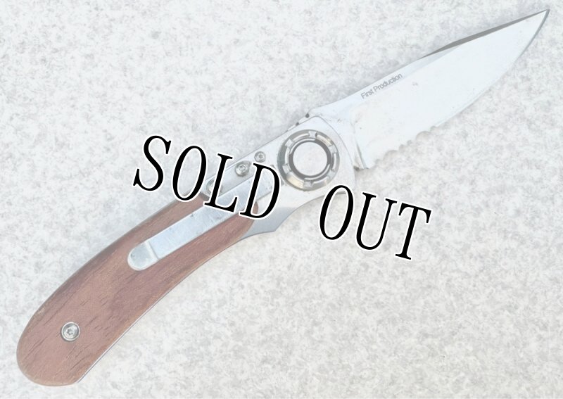 画像2: 米軍放出品 Lone Wolf Paul Prankster–Rosewood Scales w/CPM-S30V Combo Blade   PaulLock Folder – OKCA 2006 Club Knife (2)