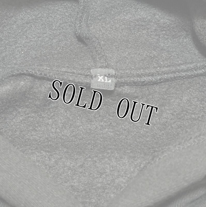 画像6: 米軍放出品　INVINCIBLE MARINE CAMP MUJUK　スウェットパーカー　X LARGE (6)