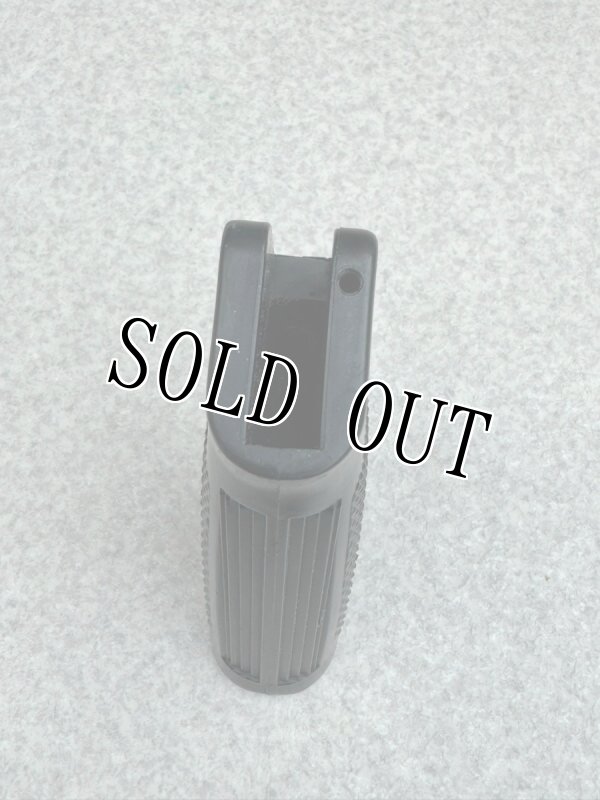 画像5: 米軍実物 COLT製 M16A2 グリップ  (5)