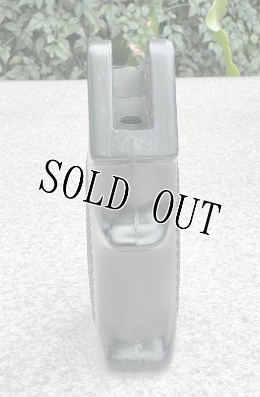 画像2: 米軍実物 COLT製 M16A2 グリップ  (2)