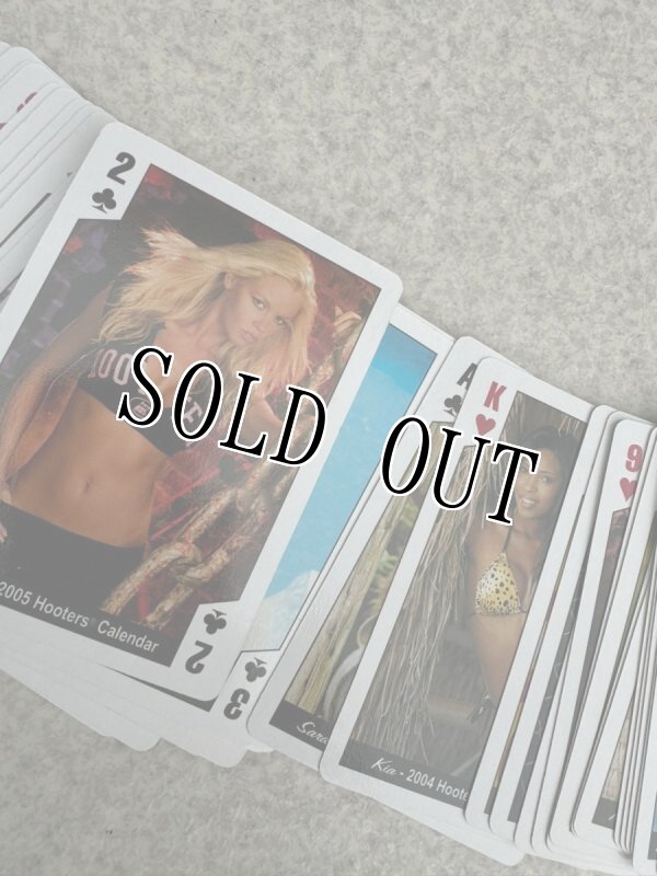 画像2: 米軍放出品 HOOTERS PLAYNG カード トランプ (2)