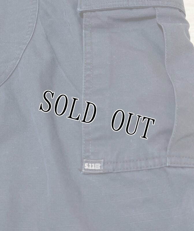 画像3: 米軍放出品 5.11　タクティカルパンツ　LARGE-REGULAR (3)