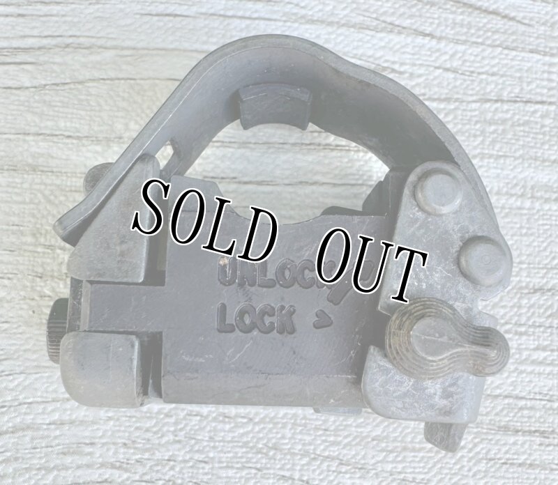 画像2: 米軍実物 M203 グレネードランチャー   レバー QDマウント ブラケット　(3) (2)