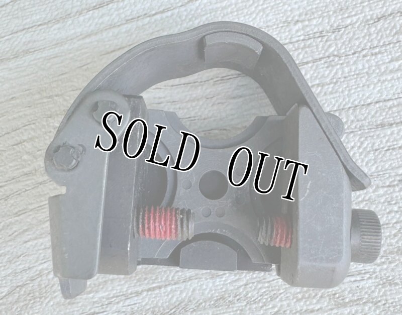 画像4: 米軍実物 M203 グレネードランチャー   レバー QDマウント ブラケット　(3) (4)