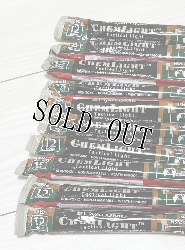 画像2: 米軍実物 CYALUME CHEMLIGHT サイリューム ライトスティック RED 12HR 10本 (2)