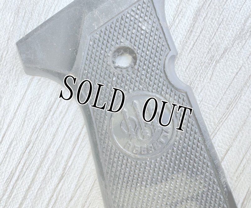 画像3: 米軍実物 Beretta M9 Pistol Grip Panel (3)