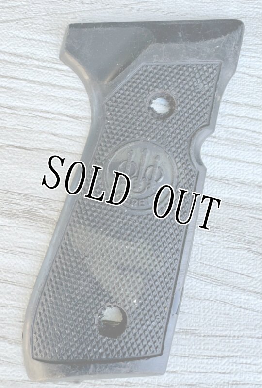 画像4: 米軍実物 Beretta M9 Pistol Grip Panel (4)