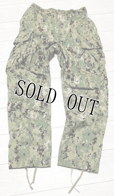 画像1: 米軍実物,US NAVY,　AOR2　NUW　迷彩パンツ　TYPEIII　M-REGULA (1)