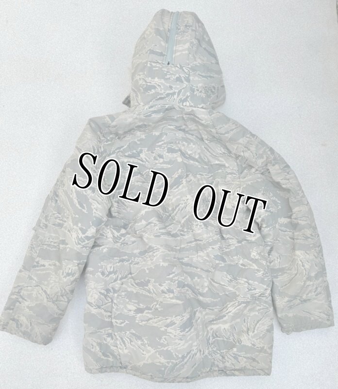 画像2: 米軍実物　DAKOTA OUTERWEAR N3B PARKA ABU 防寒着 (2)