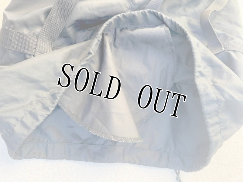 画像3: 米軍実物 スリーピングバッグ スタッフバッグ 圧縮サック  (3)