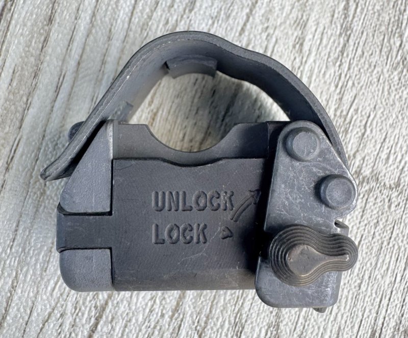 画像4: 米軍実物 M203 グレネードランチャー   レバー QDマウント ブラケット　 (4)