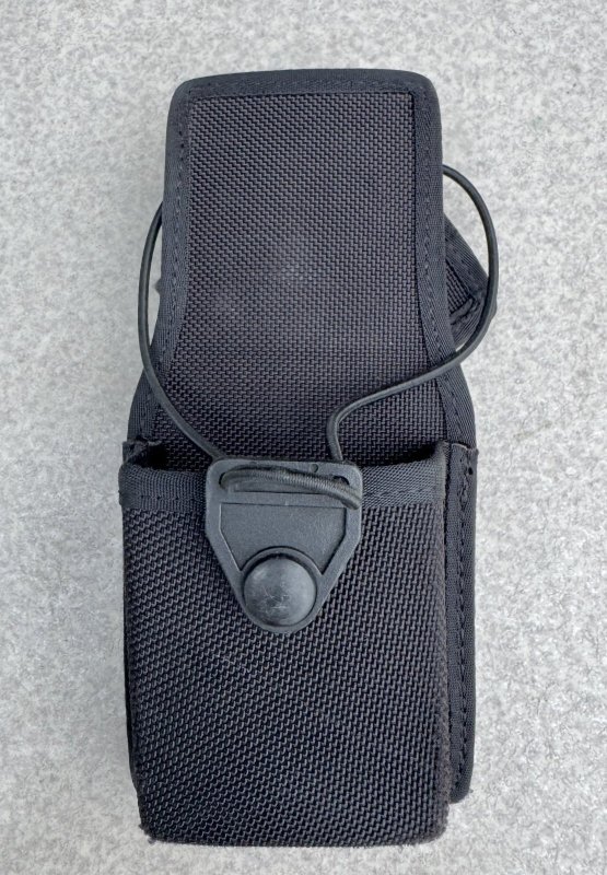 画像1: 米軍実物 Gould & Goodrich Universal Swivel ラジオ ポーチ (1)