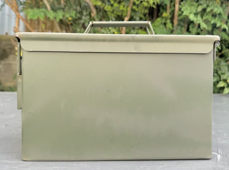 画像1: 米軍実物 アーモボックス 弾薬ケース　 (1)