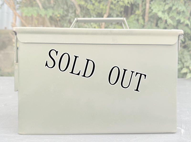 画像1: 米軍実物 アーモボックス 弾薬ケース　 (1)