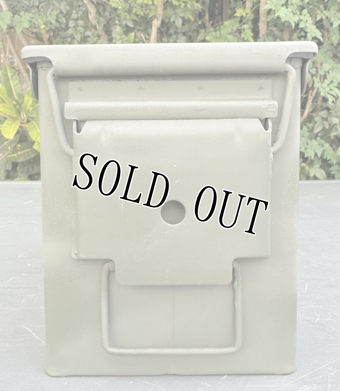 画像2: 米軍実物 アーモボックス 弾薬ケース　 (2)