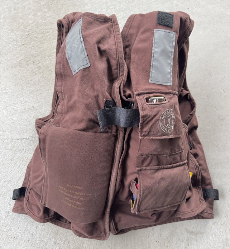 画像15: 米軍実物 LIFE RESERVER VEST　ブラウン　M (15)