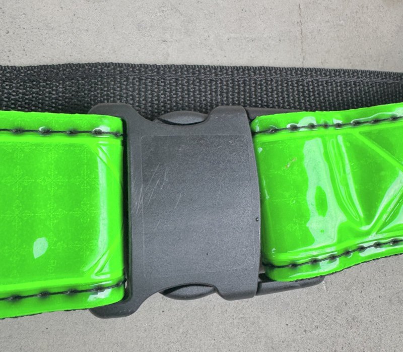 画像2: 米軍放出品　リフレクションべルト　反射ベルト　グリーン (2)