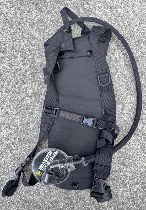 画像2: 米軍放出品 CAMELBAK   ハイドレーションバッグ (2)