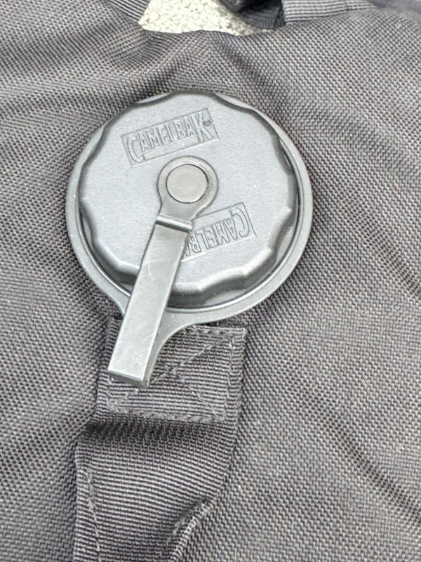 画像3: 米軍放出品 CAMELBAK   ハイドレーションバッグ (3)