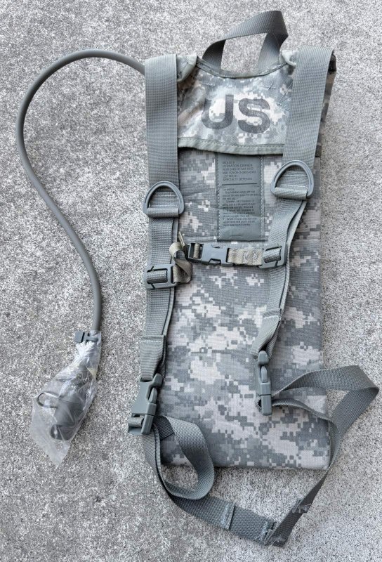 画像2:  米軍実物 ACUハイドレーション システム バックパック (2)