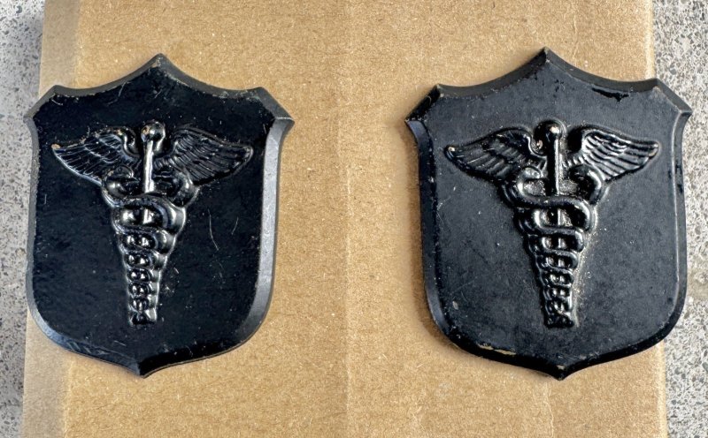 画像1: 米軍実物 ビンテージ US NAVY USMC Corps Medical Shield 襟章ピン (1)