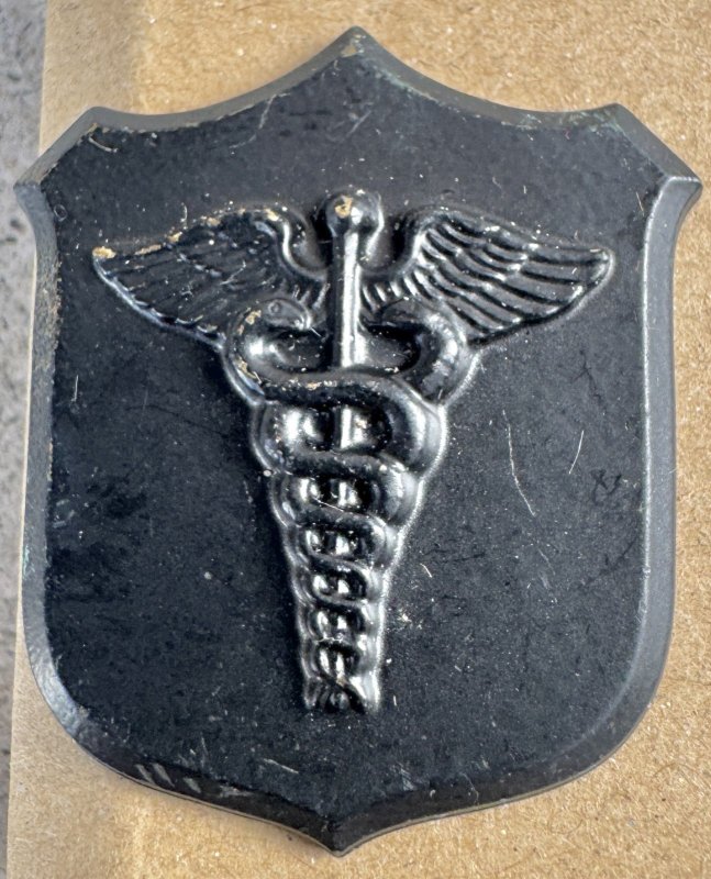 画像3: 米軍実物 ビンテージ US NAVY USMC Corps Medical Shield 襟章ピン (3)