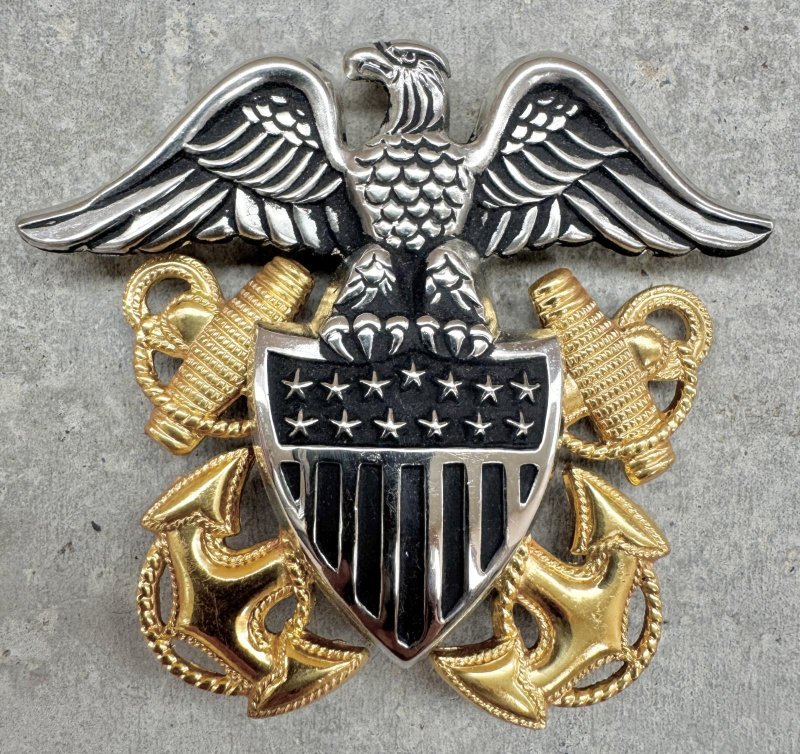画像1: 米軍実物 U.S.NAVY ドレスキャップ 将校 帽章 (1)