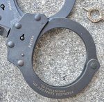 画像2: 米軍実物 Peerless Handcuff Company ハンドカフ Model 700 GALLS社 ポーチセット (2)
