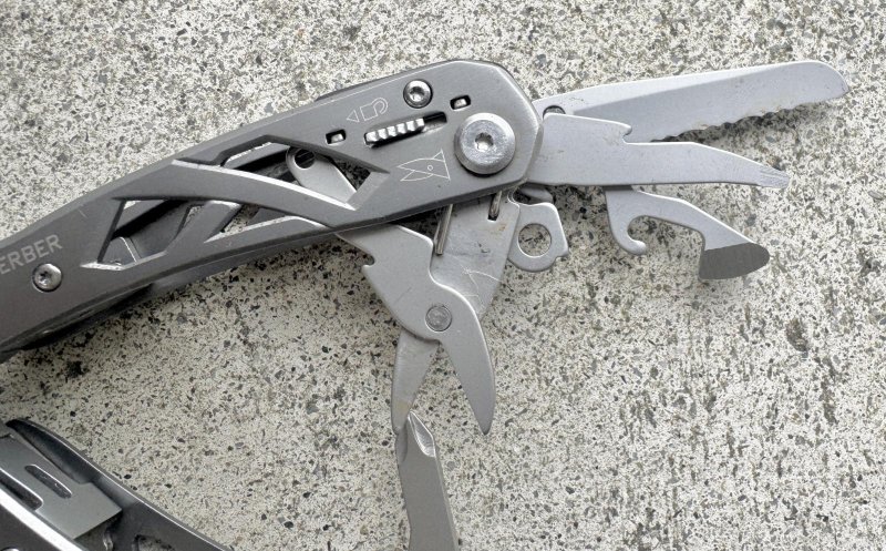 画像2: 米軍放出品 GERBER サスペンション マルチプライヤー ツール  (2)