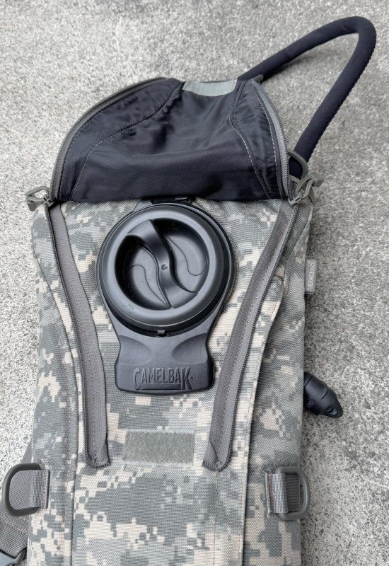 画像4: 米軍放出品 CAMELBAK キャメルバック   MAXIMUM GEAR THERMOBAK 3L ハイドレーションバッグ サーモバック  (4)