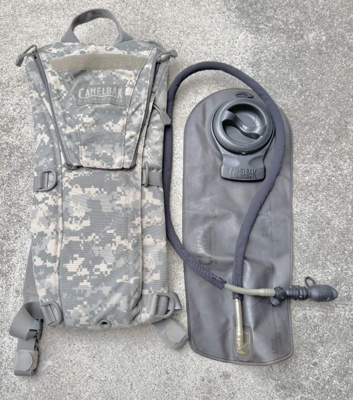 画像1: 米軍放出品 CAMELBAK キャメルバック   MAXIMUM GEAR THERMOBAK 3L ハイドレーションバッグ サーモバック  (1)