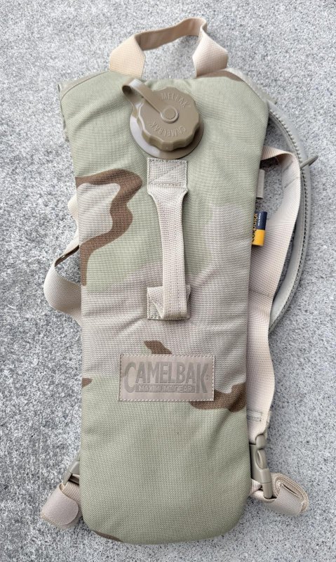 画像2: 米軍放出品　キャメルバック　デザート3C　70OZ(2リットル) (2)