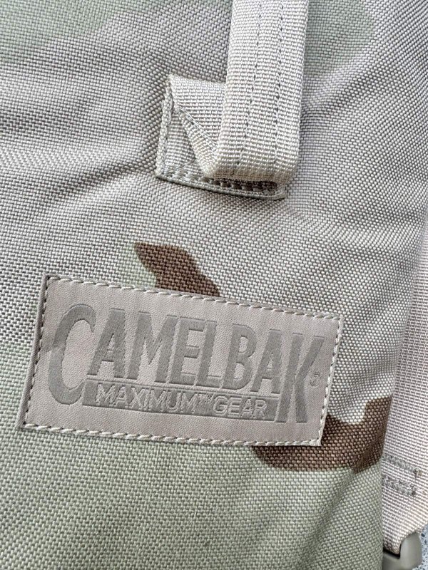 画像4: 米軍放出品　キャメルバック　デザート3C　70OZ(2リットル) (4)