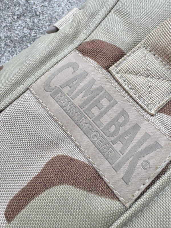 画像3: 米軍放出品　キャメルバック　デザート3C　70OZ(2リットル) (3)