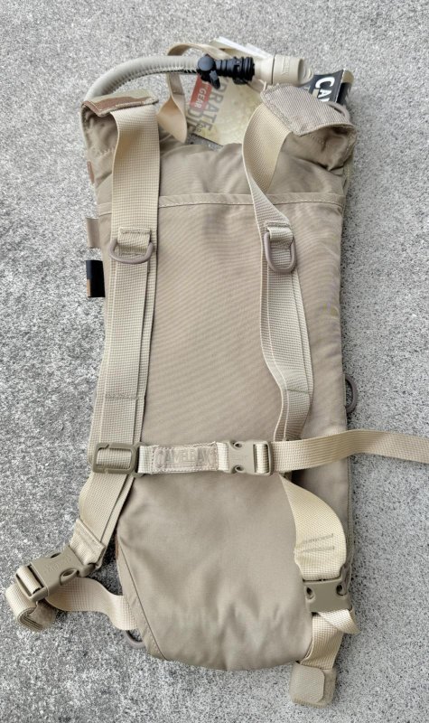 画像7: 米軍放出品　キャメルバック　デザート3C　70OZ(2リットル) (7)