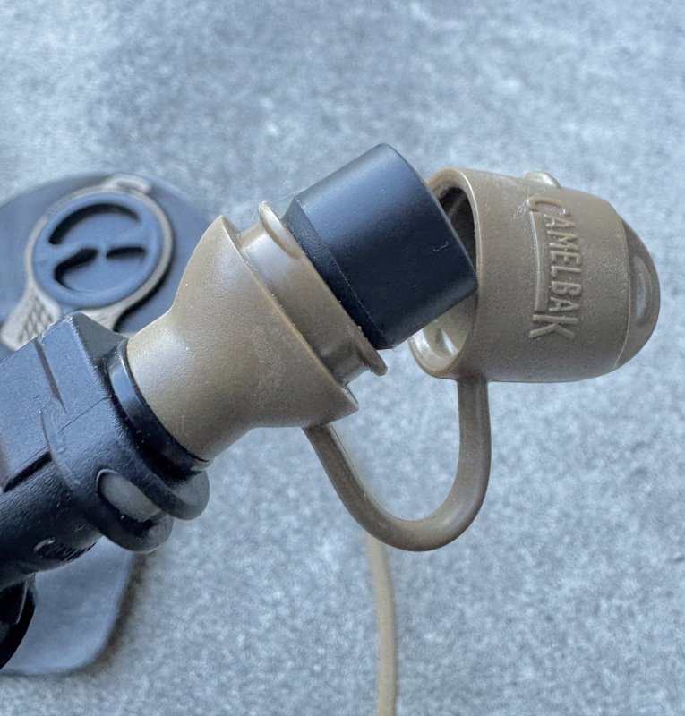 画像14: 米軍放出品 CAMELBAK キャメルバック   ハイドレーションバッグ AMBUSH（アンブッシュ）  (14)