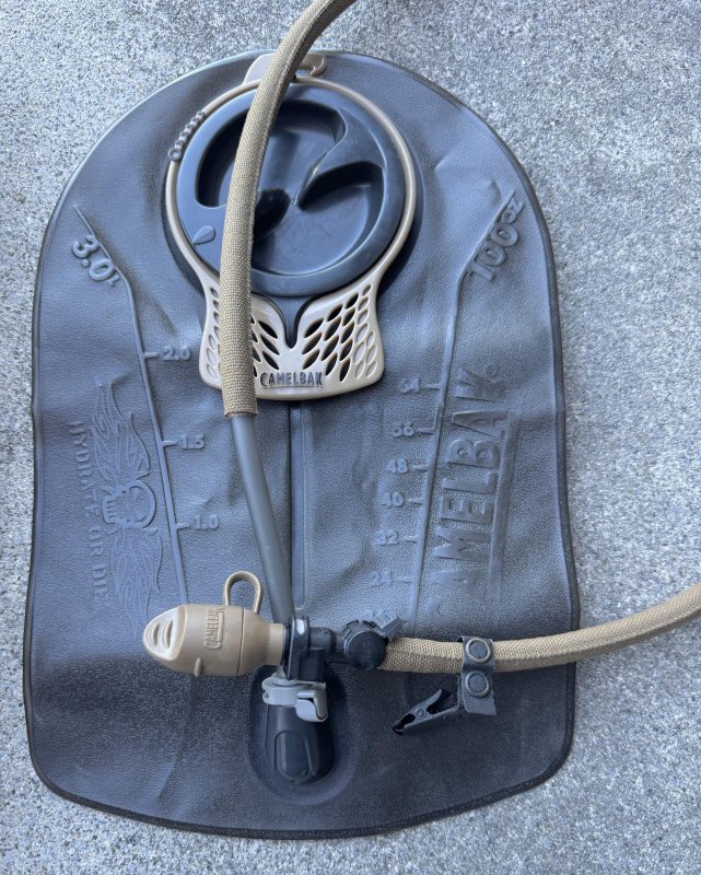 画像12: 米軍放出品 CAMELBAK キャメルバック   ハイドレーションバッグ AMBUSH（アンブッシュ）  (12)